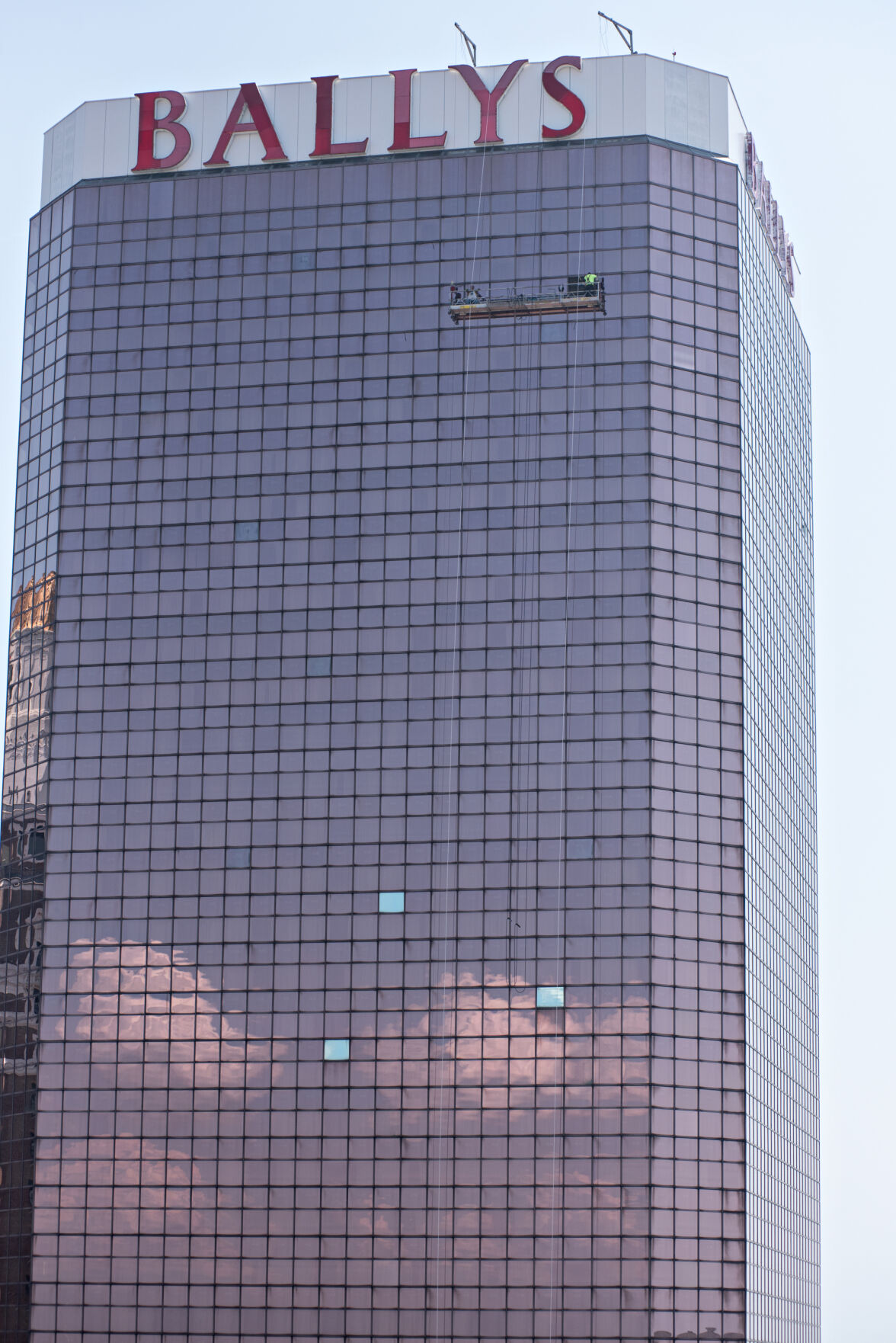 071621-pac-nws-glassinstallation